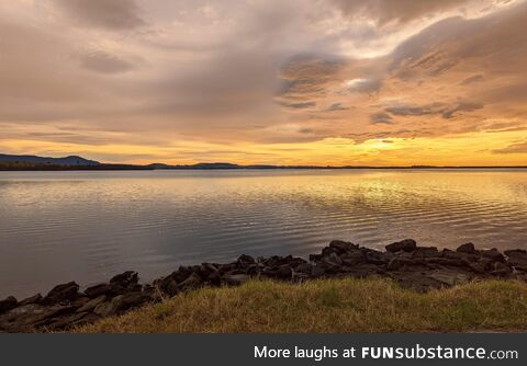 Dawn, lake illawarra nsw australia
