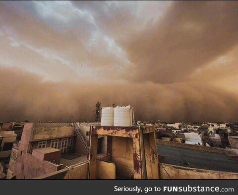 Took this pic yesterday when the sandstorm was about to hit