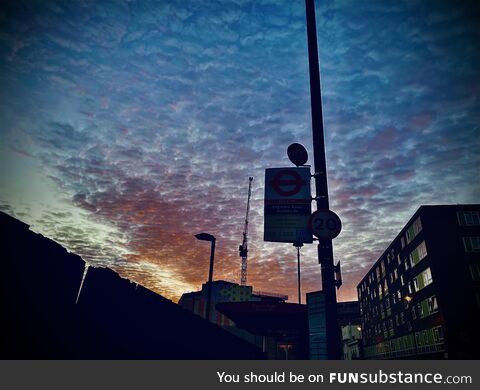[OC] A beautiful summer sky in central London, just before 5am