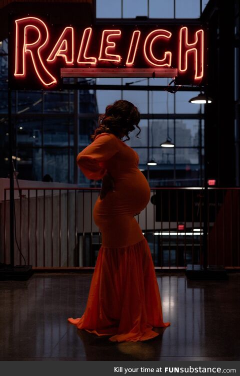 39 weeks pregnant, loving the pictures we got!