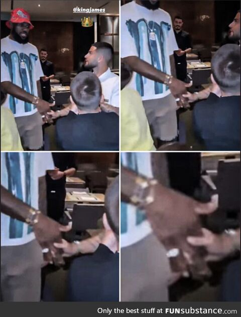 5'4" Lorenzo Insigne meets 6'7" Lebron James