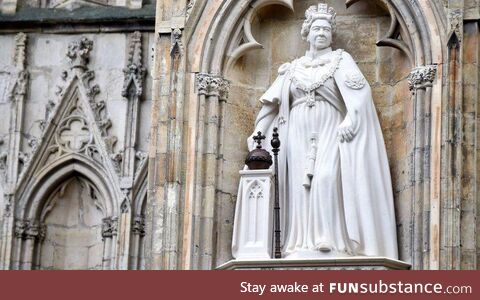 Memorial statue of Elizabeth II revealed in Westminster today
