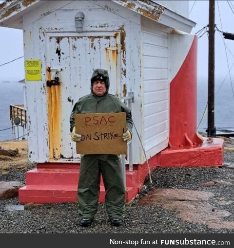 Lighthouse worker on strike in Canada
