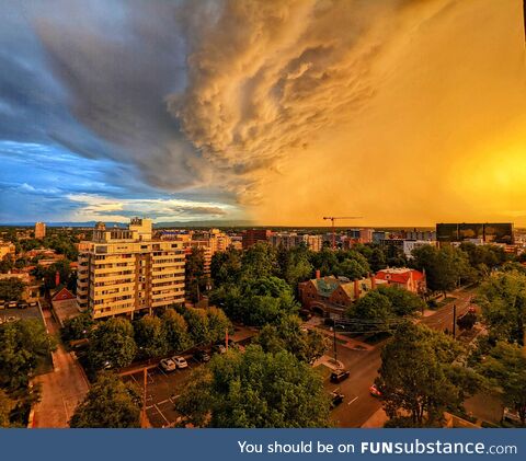 [OC] Took a neat pic of the sunset in Denver last night